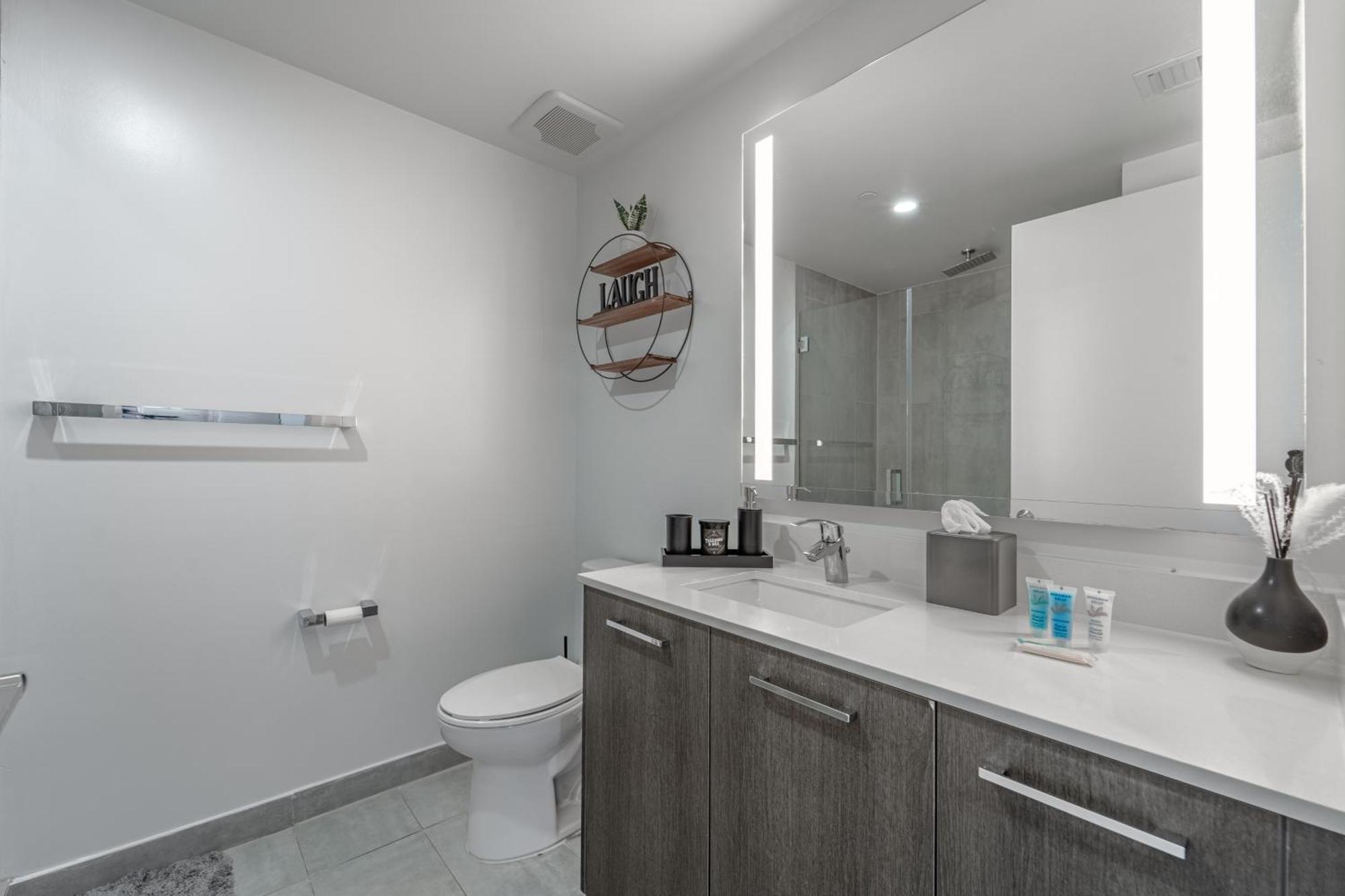 Tr 2 Bedroom, 1 Bedroom, And With Balconies Apartment